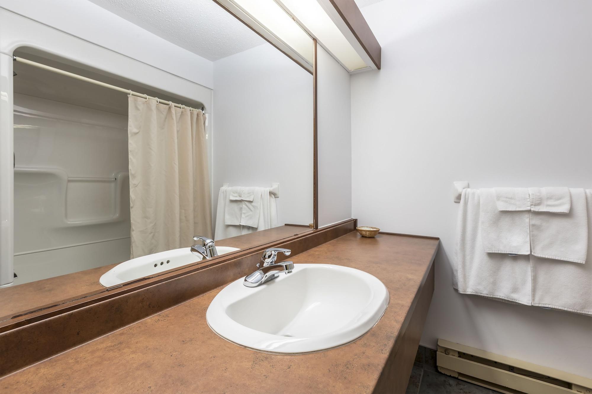 Hotel Baie Saint Paul מראה חיצוני תמונה
