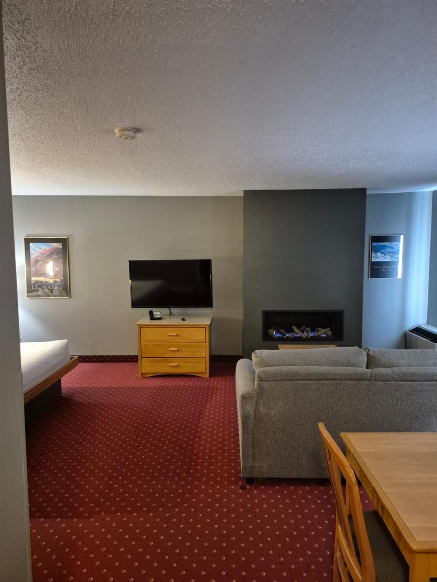 Hotel Baie Saint Paul מראה חיצוני תמונה