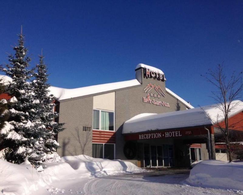 Hotel Baie Saint Paul מראה חיצוני תמונה